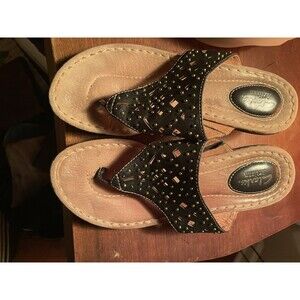 CLARKS ARTISAN Women's Size 10 Black Leather Studded Thong Sandals